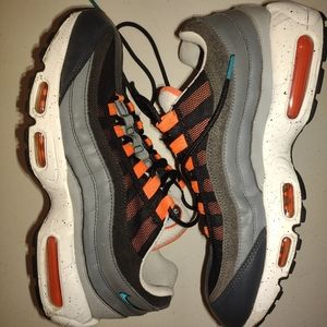 Nike Air Max 95 Black speckles, black gray orange Sz 9.5